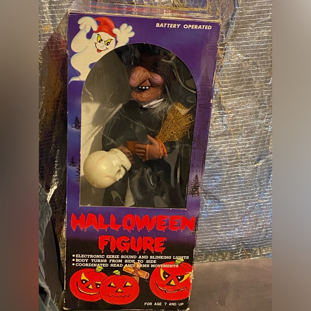 Great vintage piece Witch is in great working condition